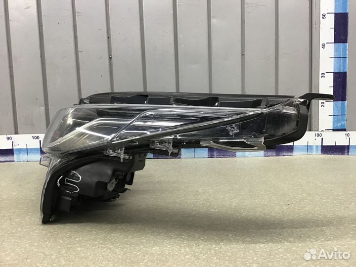 Фара левая Toyota Fortuner 2015