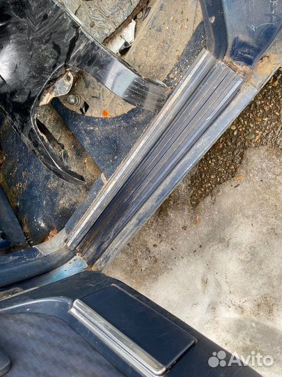 Накладки порогов внутренние Mercedes W126
