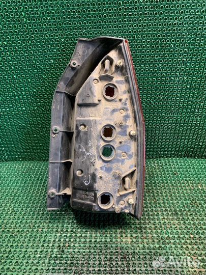 Стоп-сигнал задний левый Mitsubishi Chariot N94W