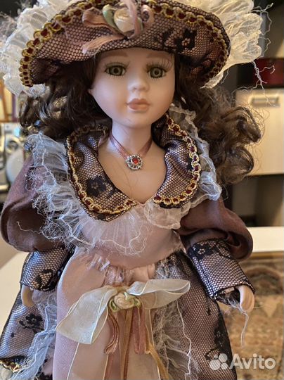 Кукла из форфора