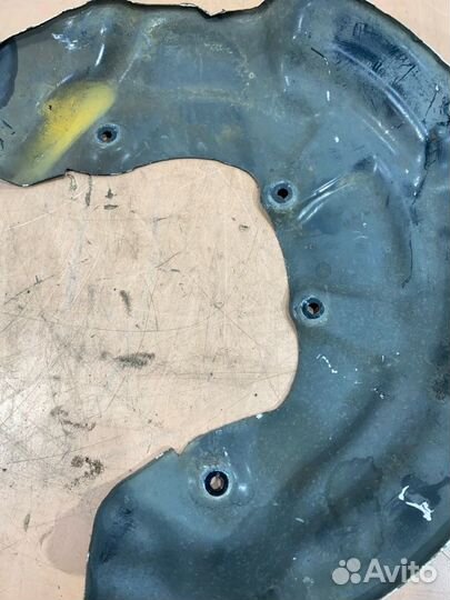 Пыльник тормозного диска передний правый Audi A6