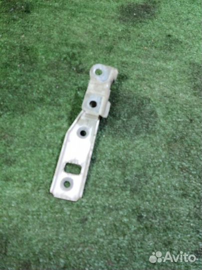 Петля капота правая Volkswagen Golf 4 AKL 1999