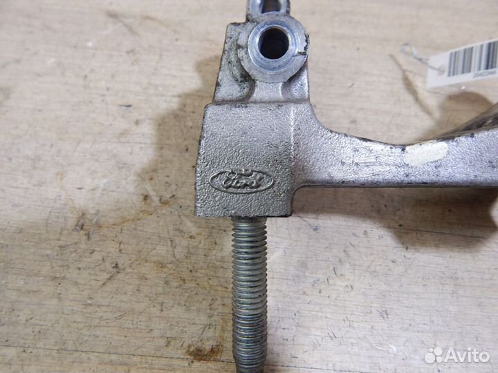 Кронштейн двигателя правый Ford Focus 1 1.8D