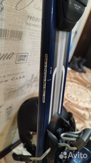 Продам горнолыжные лыжи с батинками. Шлем в подаро