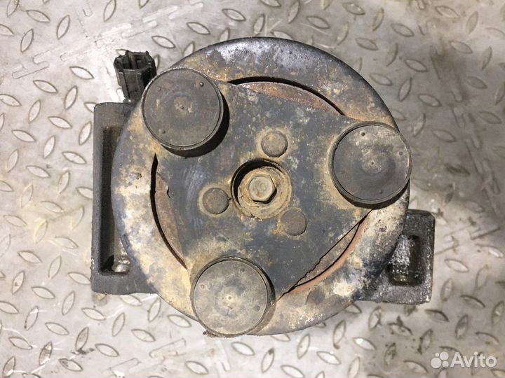 Компрессор кондиционера (Infiniti QX56)