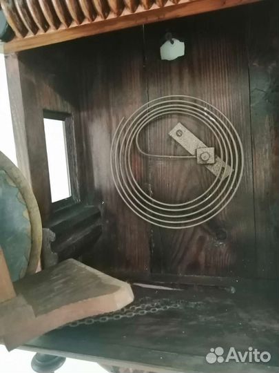 Старинные настенные часы с боем