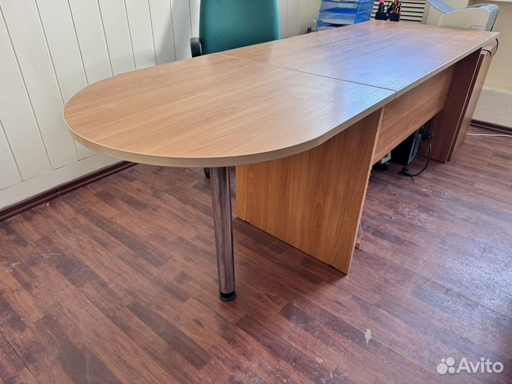 Стол письменный офисный с крылом