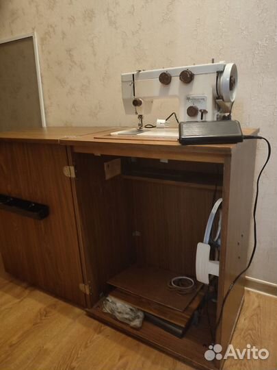 Швейная машина чайка 143