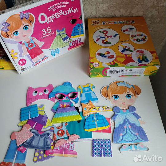 Много развивающих игрушек