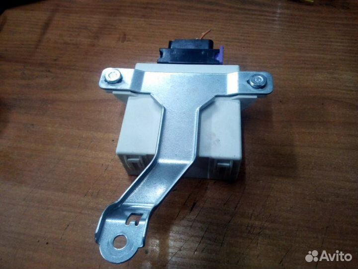 Модуль стеклоочистителей Toyota Avensis 2 250 1ZZ