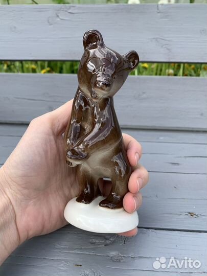 Бурый медведь фарфоровая статуэтка