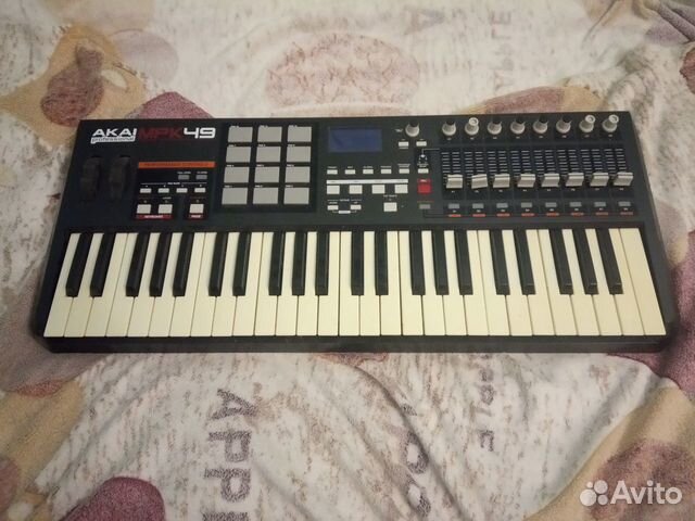 Akai MPK49 midi-клавиатура
