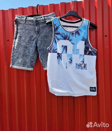 Джинсовые шорты и майка
