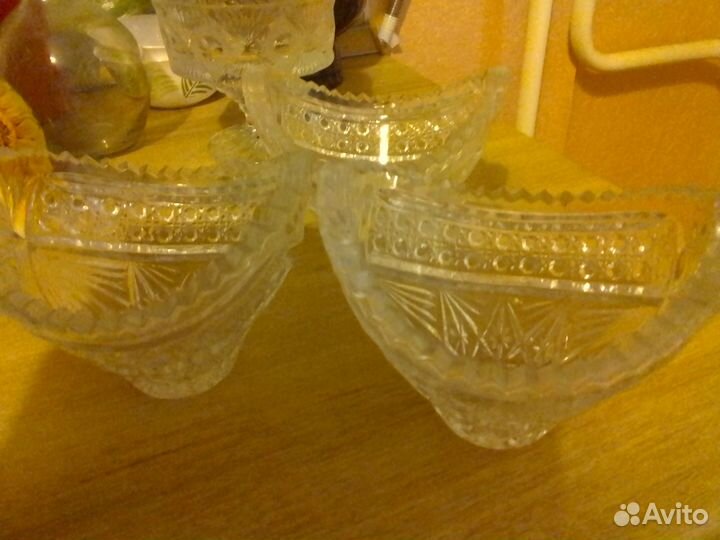 Продам хрусталь:вазы,рюмки,стаканы,салатницы,конфе