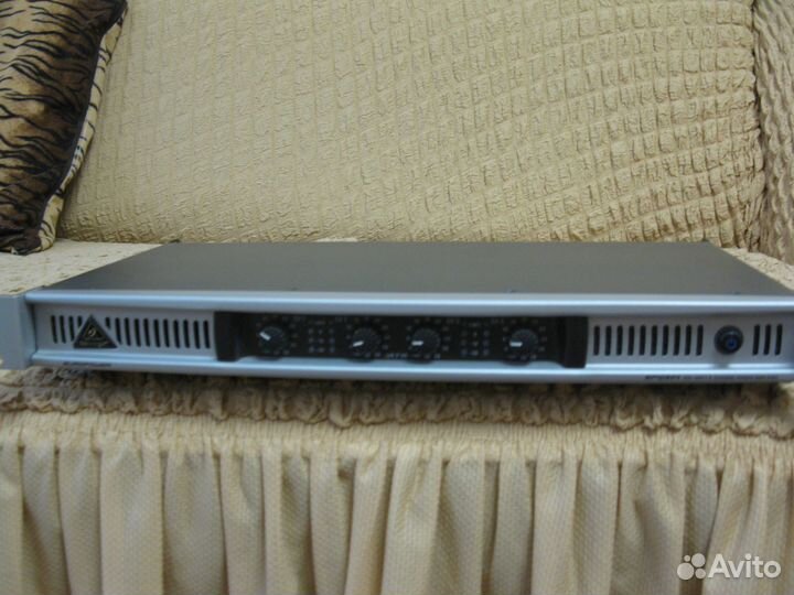 Продаю усилитель behringer