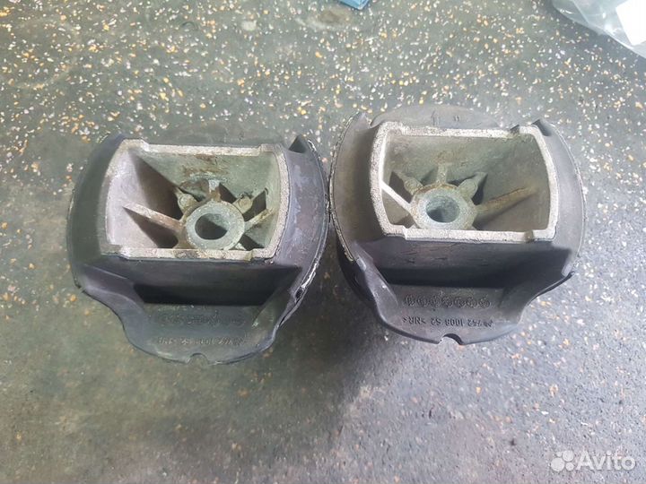 Сайлентблоки задние заднего подрамника w221