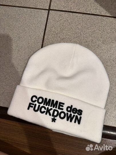 Шапка comme des fuckdown