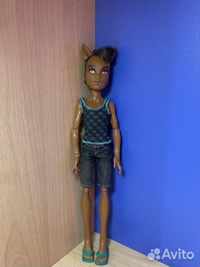 Кукла монстр хай. Клод Вульф