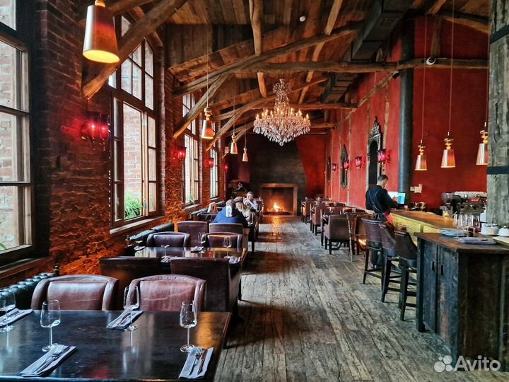 Официант в ресторан Бочка