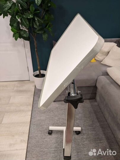 Прикроватный столик Armed