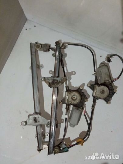 Стеклоподъемники передние Nissan primera p10