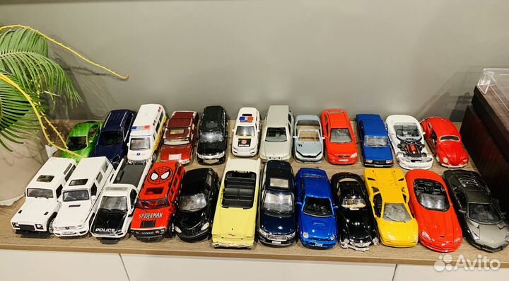 Модель автомобилей 1/24