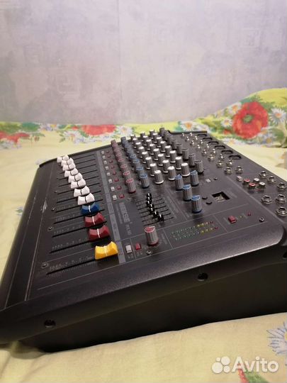 Активный микшерный пульт