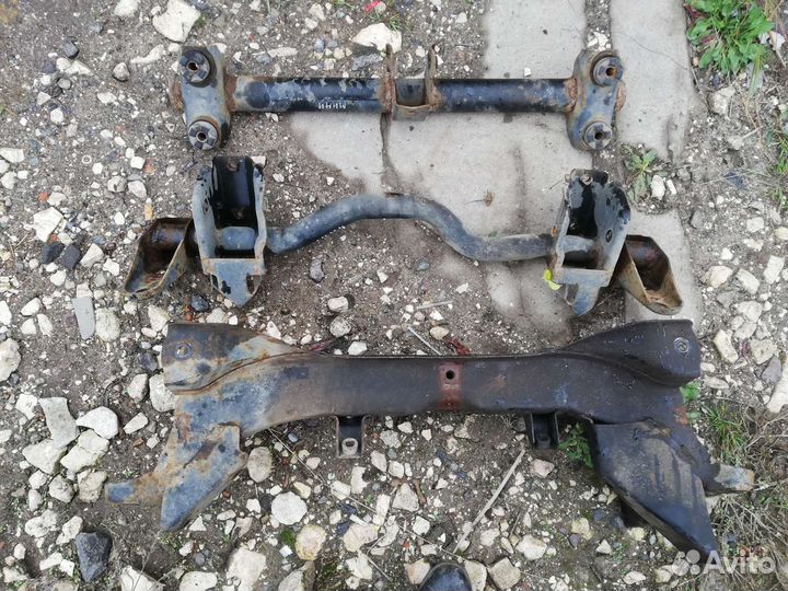 Подрамник балка Митсубиси Паджеро Мини 2