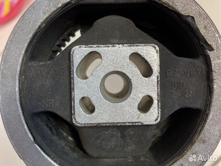 Подушка двигателя задняя WV/Skoda