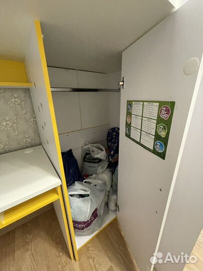 Детская кровать чердак со столом и шкафом