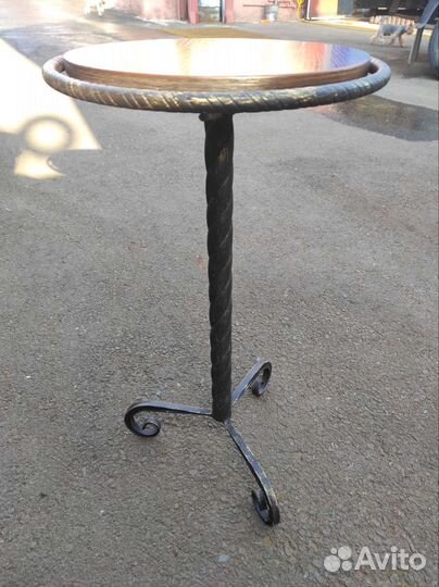 Подставка под цветы металлическая