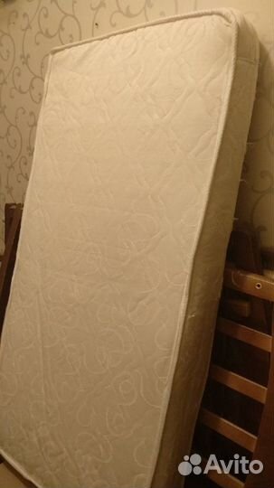Продам детскую кроватку в комплекте с матрасом