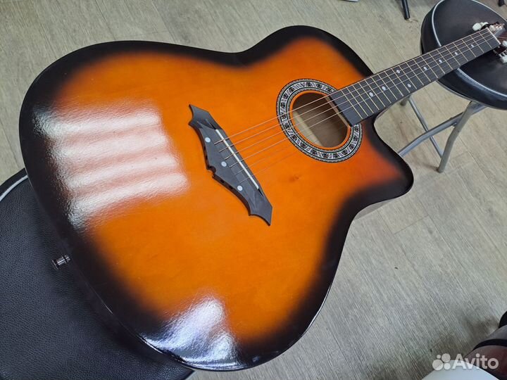 Гитара акустическая с металлическими струнами