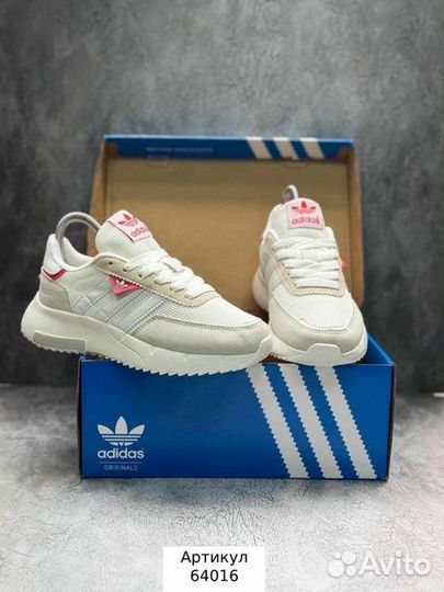 Кроссовки женские