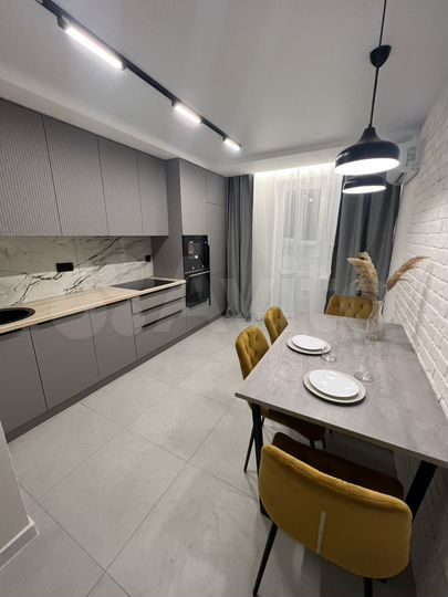 2-к. квартира, 66 м², 21/27 эт.