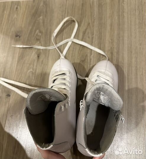 Коньки женские, фигурные, 35 размер