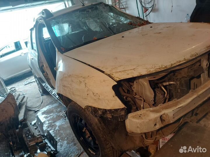 Renault Duster 2.0 МТ, 2017, битый, 98 000 км