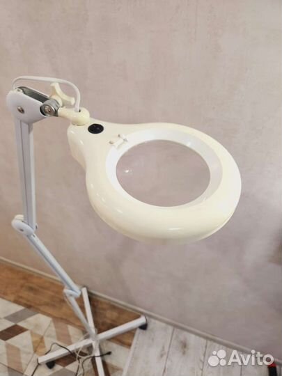 Лампа лупа для косметолога