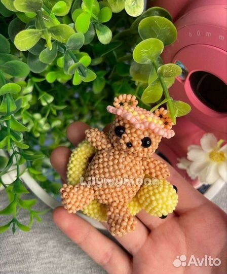 Милый мишутка из бисера на