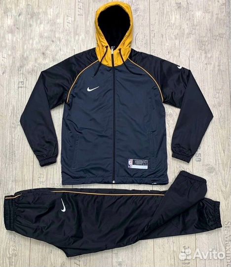 Утепленный спортивный костюм