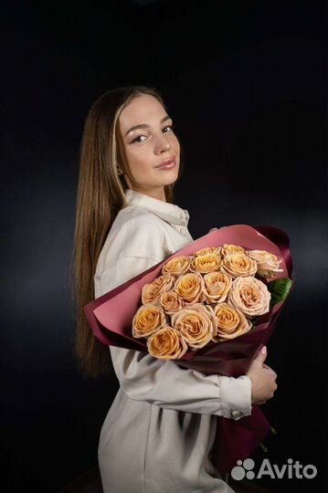 Монобукет с эквадорскими розами цвета капучино