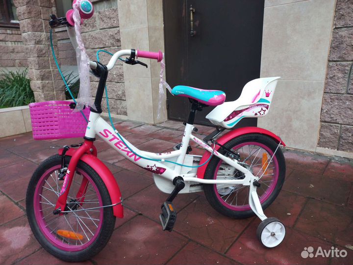 Велосипед четырехколесный для девочки 4-6 лет