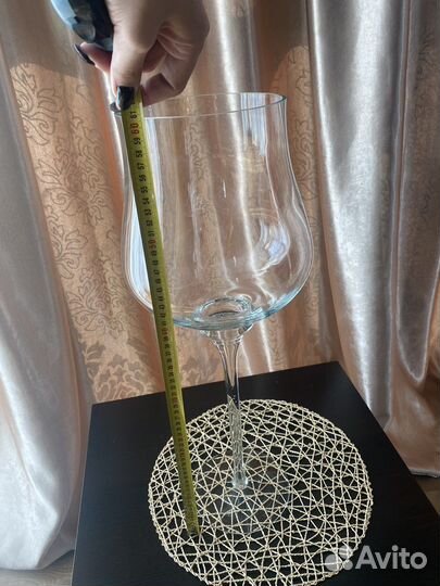 Большой бокал вина