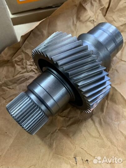 473324G301 Вал раздаточной коробки