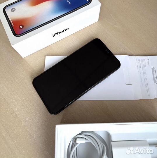 iPhone X, 256 ГБ