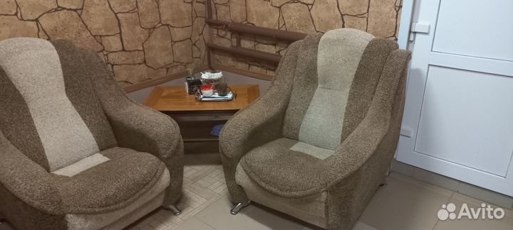 Два кресла и столик