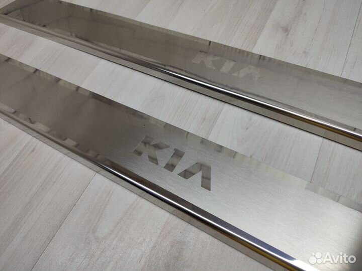 Накладки на пороги Kia Cerato 2009-2012