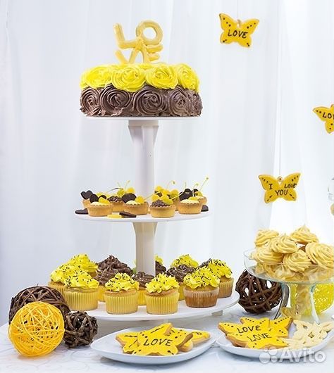 Трёхъярусная подставка для торта десертов