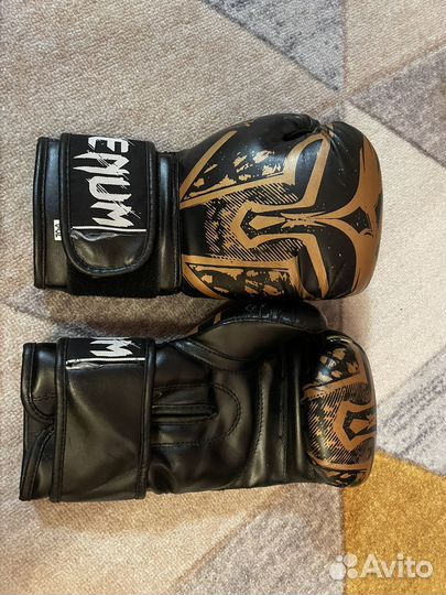 Перчатки и шлем для бокса