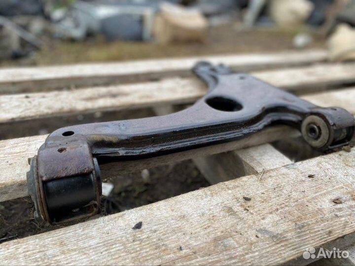 Рычаг подвески передний Opel Vectra B седан X16XEL